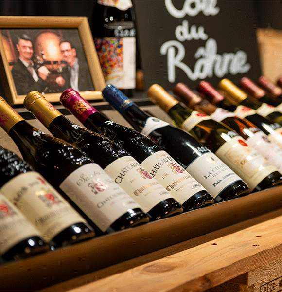 Abfolge verschiedener Bilder vom Team und der Vinothek